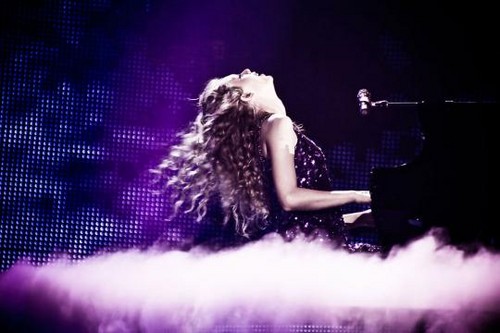  Taylor playing the paino.