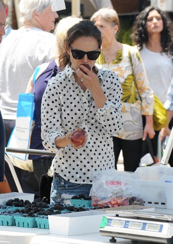  Shopping with her father at a Hollywood Farmers' Market, Los Angeles (June 10th 2012)
