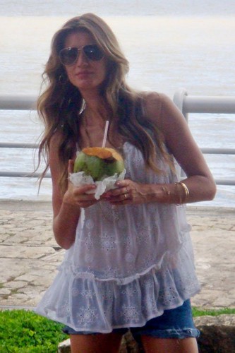  Gisele Bundchen at her تصویر shoot in North Brazil