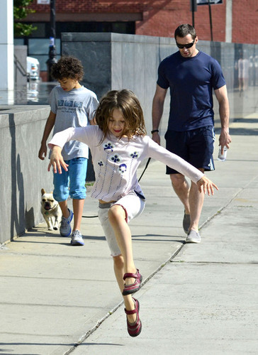  Hugh Jackman and His Kids Spend Father's jour at the Park