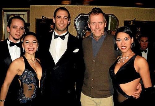  Hugh Laurie with tango dancers. - Buenos Aires.
