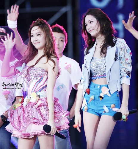 Jung Sisters @ SMTOWN In Taiwan