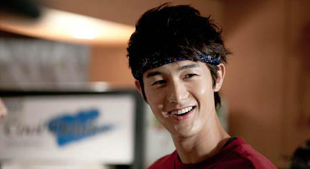 Lee Ki Woo as Choi Kang Hyuk in Flower Boy Ramyun Shop