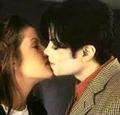 MJ kiss ♥ - michael-jackson photo