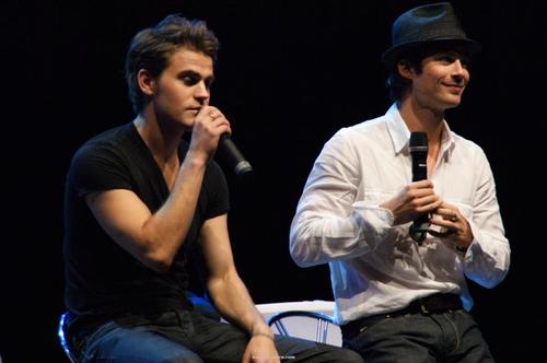 Paul & Ian at the Crimson Sky Convention in Vienna (June 16)