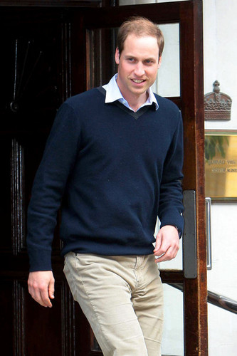  Prince William is seen after visiting Prince Phillip, Duke of Edinburgh, in the hospital in Londra