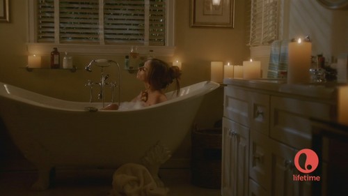  montrer Her Cleavage And Taking A Bath In The Client liste