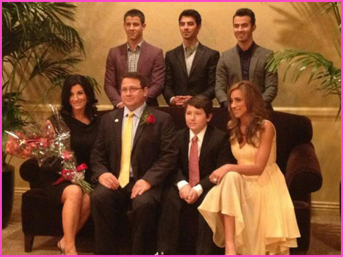  Father of the سال Kevin sr. w/ his family