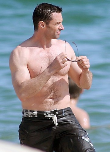  Hugh Jackman in the ساحل سمندر, بیچ
