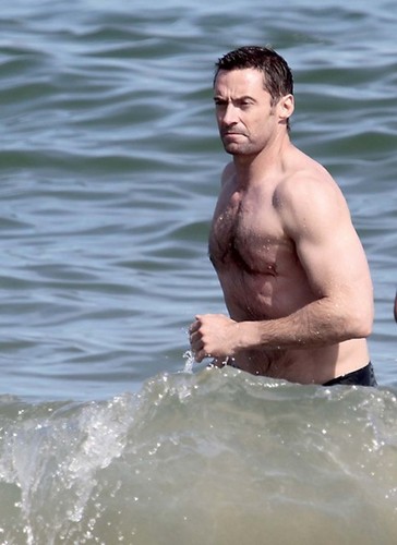  Hugh Jackman in the spiaggia