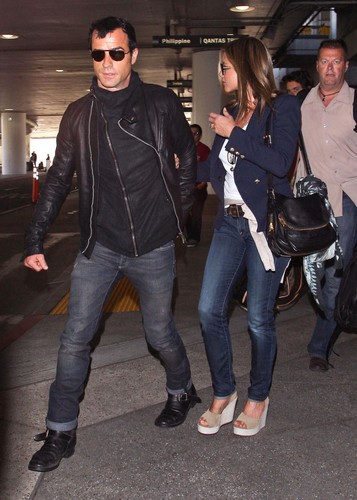  Jennifer Aniston And Justin Theroux Spotted Arriving On A Flight At LAX [25 June 2012]