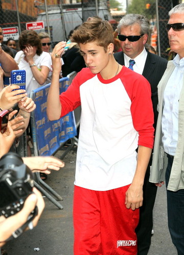  Justin Bieber visits “Late 显示 With David Letterman” - June 20, 2012