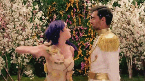  Katy Perry in 'Wide Awake' Muzik video