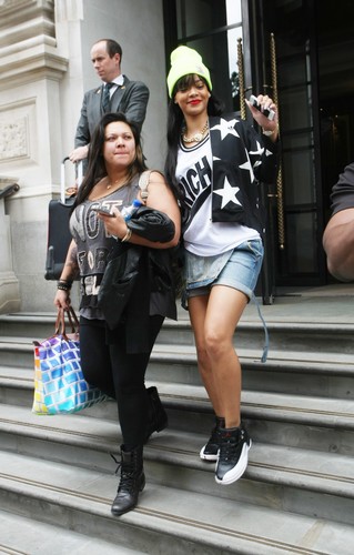  Leaving Her Hotel In London [23 June 2012]
