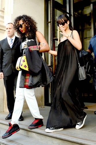 Leaving Her Hotel In London [24 June 2012]