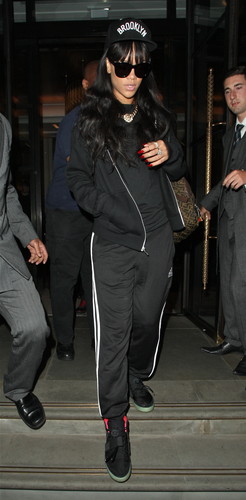 Leaving Her London Hotel And Heading To A Fitness First Gym [28 June 2012]