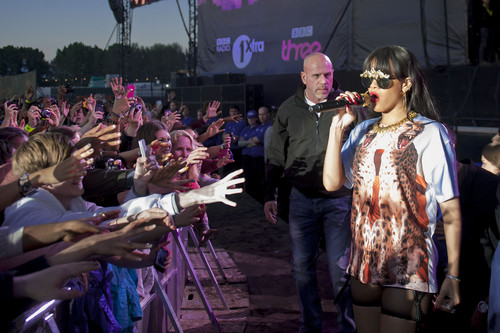  Performing At BBC Radio 1 Hackney Weekend In लंडन [24 June 2012]