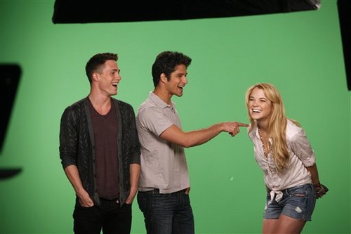  Tyler, Colton Haynes and Holland Roden VISIT MTV'S 10 ON topo, início