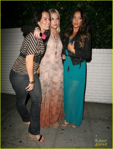  Ashley and Shay heading to kasteel, chateau Marmont