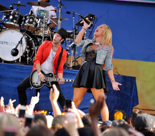  Demi - 'Good Morning America' Summer концерт Series - July 06, 2012