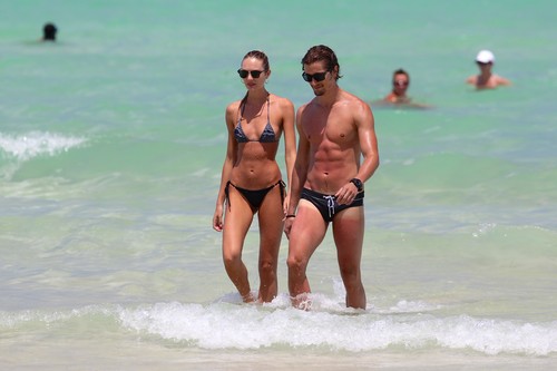  On The pantai In Miami [3 July 2012]