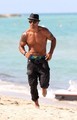 Shemar Moore Swims With Some Ladies - shemar-moore photo