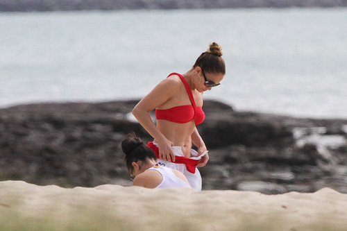  Wearing A Bikini At A 海滩 In Brazil [30 June 2012]