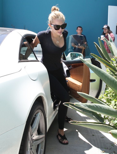 At Winsor Pilates in West Hollywood [16th July]