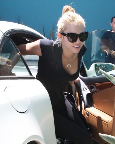 At Winsor Pilates in West Hollywood [16th July]