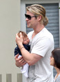 Chris Hemsworth Out With His Family - chris-hemsworth photo