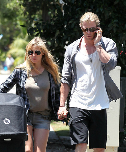  Chris Hemsworth Takes a Walk with the Family