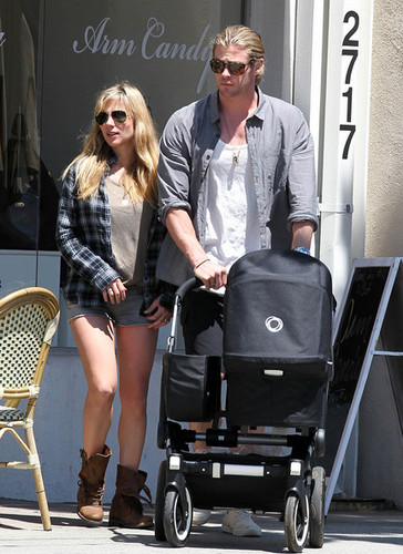  Chris Hemsworth Takes a Walk with the Family