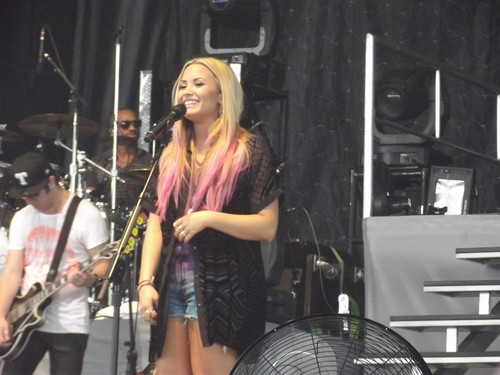  Demi Lovato - Live in Toronto (July 3, 2012)