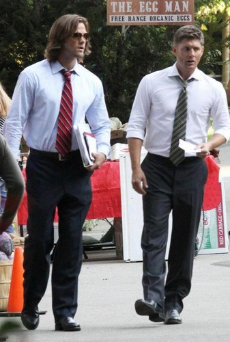  Jared and Jensen on the sobrenatural set