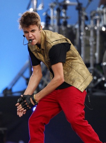  Justin Performing at 音乐电视 World Stage live in Malaysia