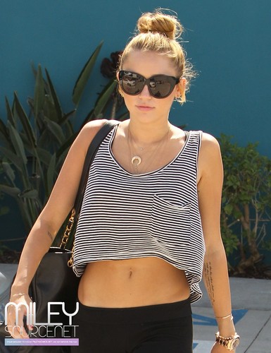  Leaving A Pilates Class In West Hollywood [10 July 2012]