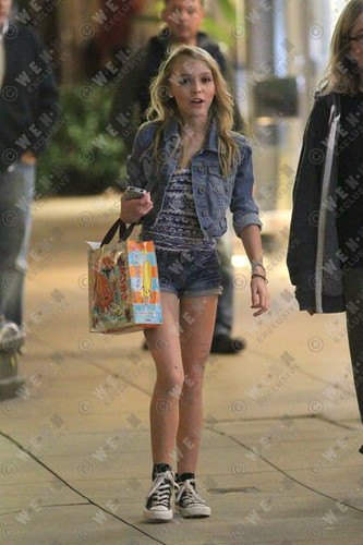 Lily-rose on shopping in Los Angeles, California - 11.08.2011