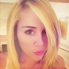 Miley goes blonde<333