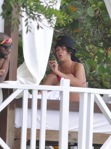Relaxes In Barbados [11 July 2012]