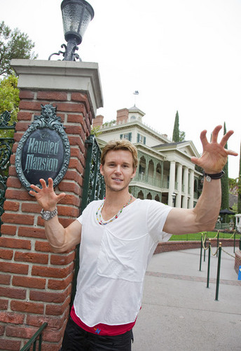  Ryan Kwanten Visits Disneyland