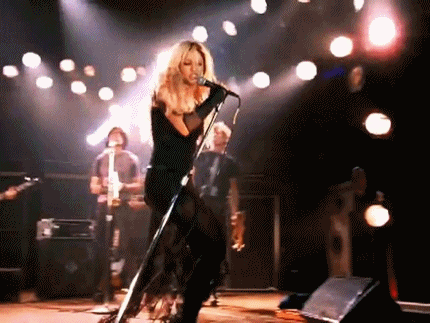  Шакира in 'Underneath Your Clothes' Музыка video