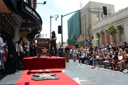  स्लैश Honored On The Hollywood Walk Of Fame