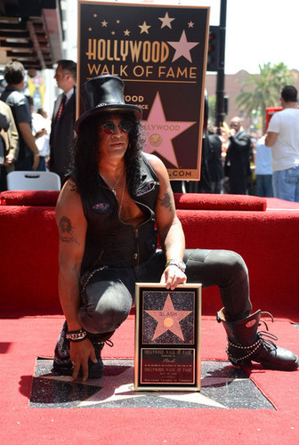  Слэш Honored On The Hollywood Walk Of Fame