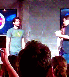  Zachary receives some 키스 from Nathan Fillion at Comic Con 2012