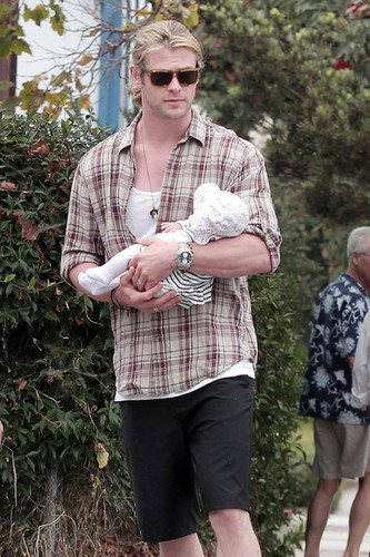  Chris Hemsworth and Elsa Pataky in Los Angeles