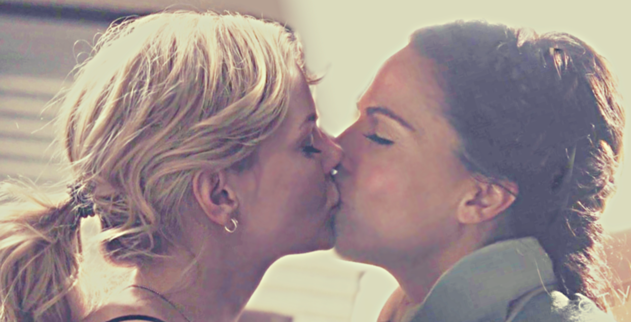 regina e emma fã Art: Emma and Regina kiss.