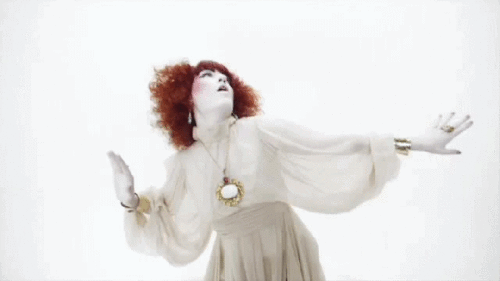  Florence Welch in 'Dog Days Are Over' موسیقی video