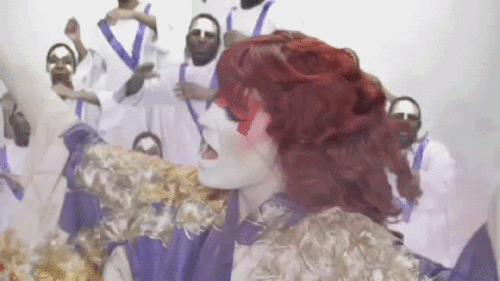  Florence Welch in 'Dog Days Are Over' संगीत video