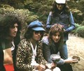 Freddie in Japan 1975 - freddie-mercury photo