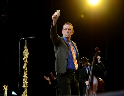  Hugh Laurie en 音乐会 aux Francos de Spa 19.07.2012.